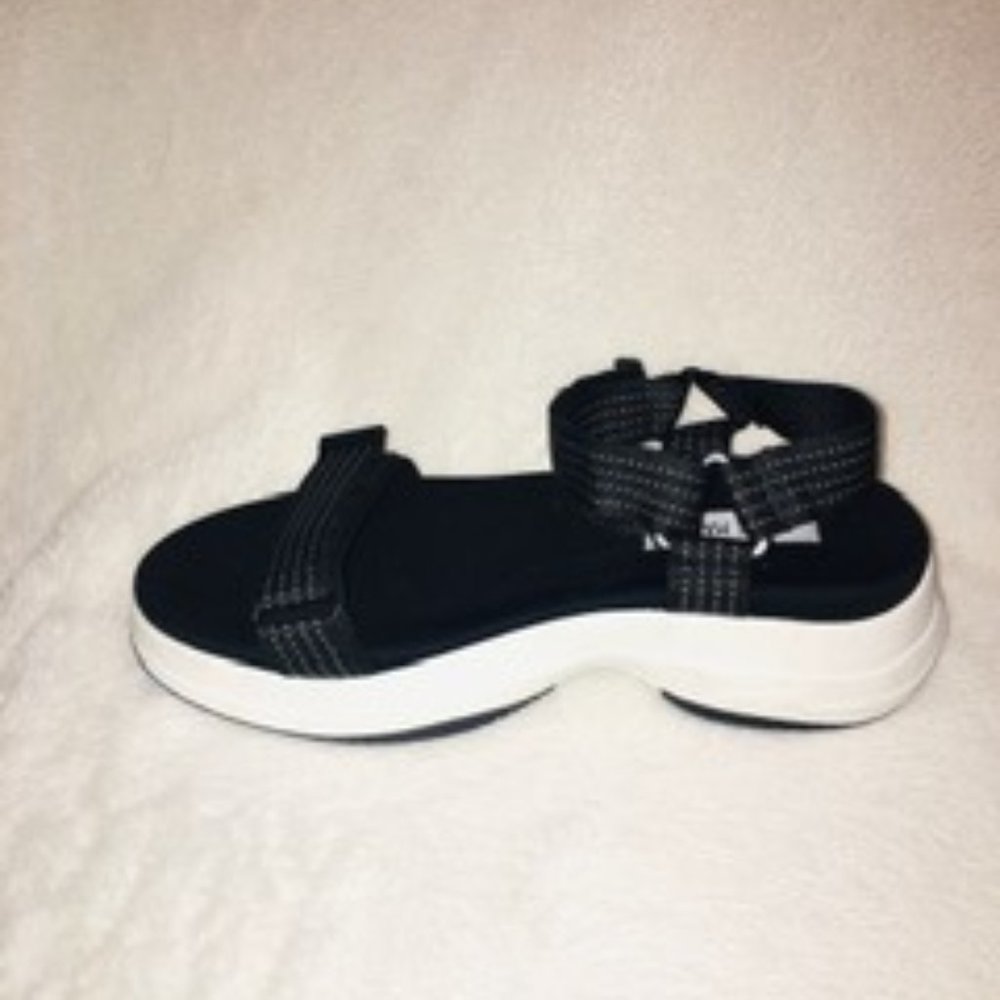 (NEW) Steve Madden Sandals - Size 9